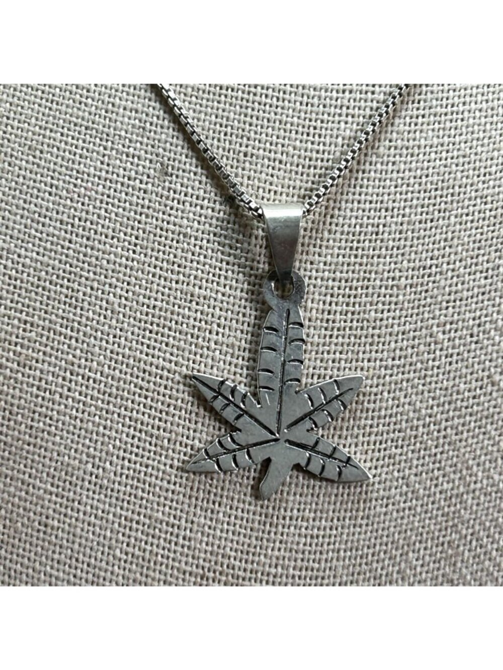 Vintage Hemp Leaf Pendant 925 Sterling Silver 18" Box Chain Spring Ring Clasp - Picture 13 of 14